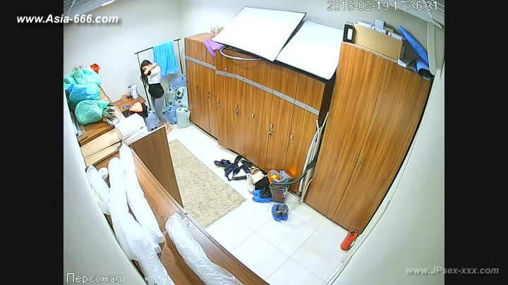blonde changeroom.***