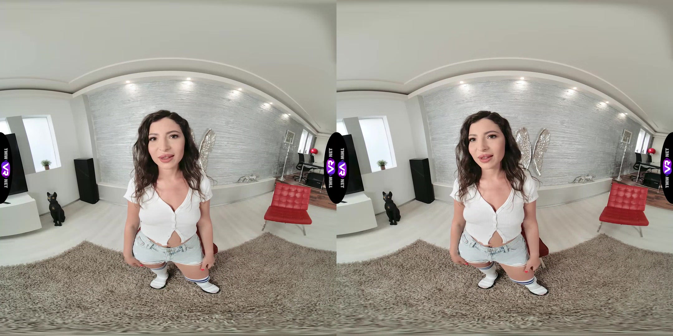 Brunette rubs pussy to cool down