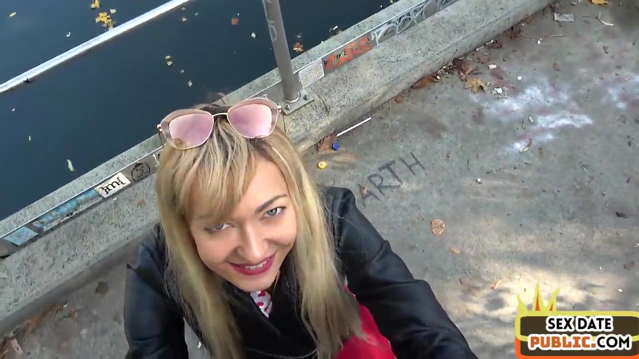 Real pulled mature giving head outdoor in the street