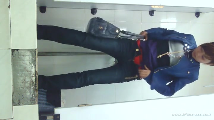 ###ping chinese girl go to public toilet.1