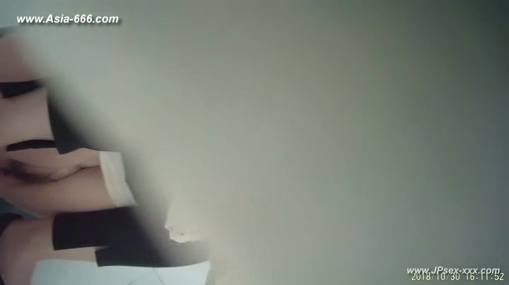 chinese girls go to toilet.144