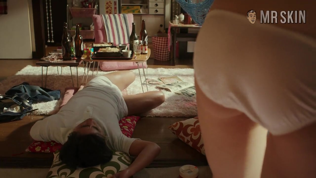 Alison Brie Will Make You A GLOWer Not A Shower - Mr.Skin