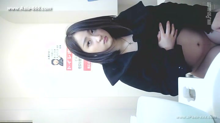 peeping asian office lady go to toilet.5