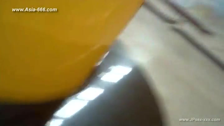 chinese girls go to toilet.69
