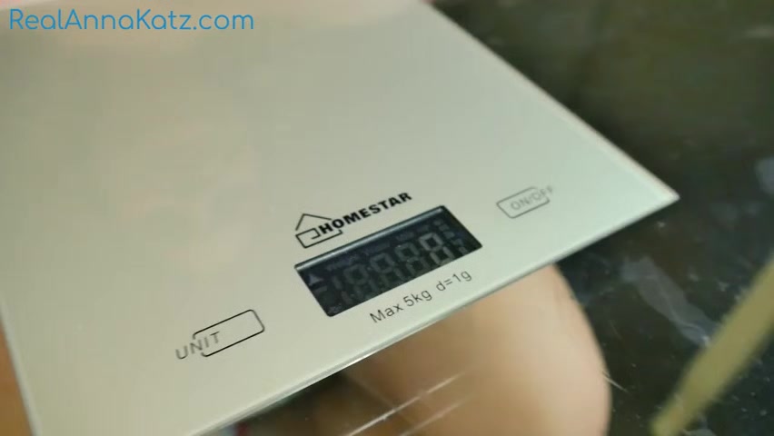 Weighing My Boobs - RealAnnaKatz