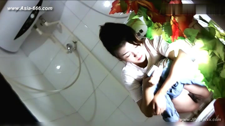 chinese girls go to toilet.112