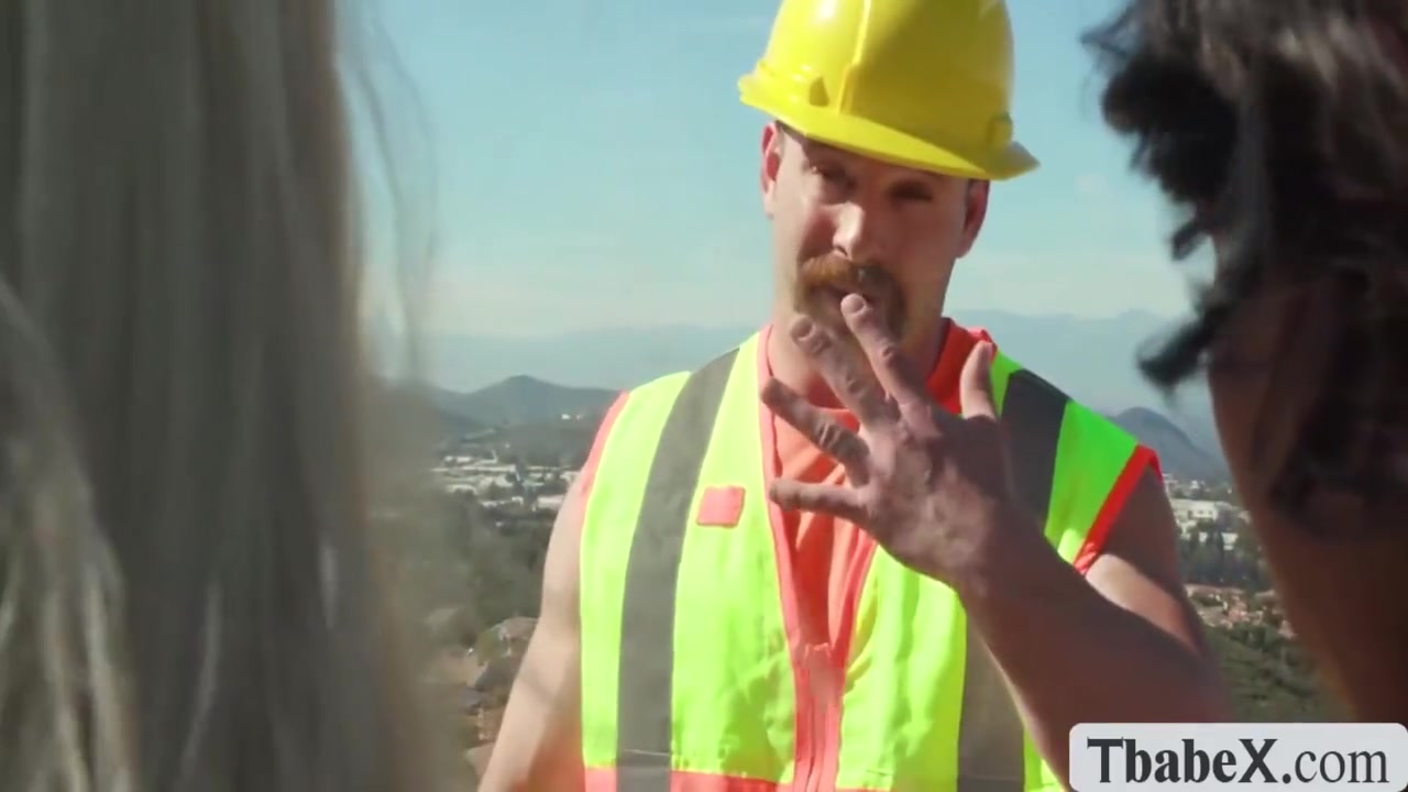 Lucky Construction Worker Fuck This Two Horny Ts - Aubrey Kate, Avery Lust And Austin Rex