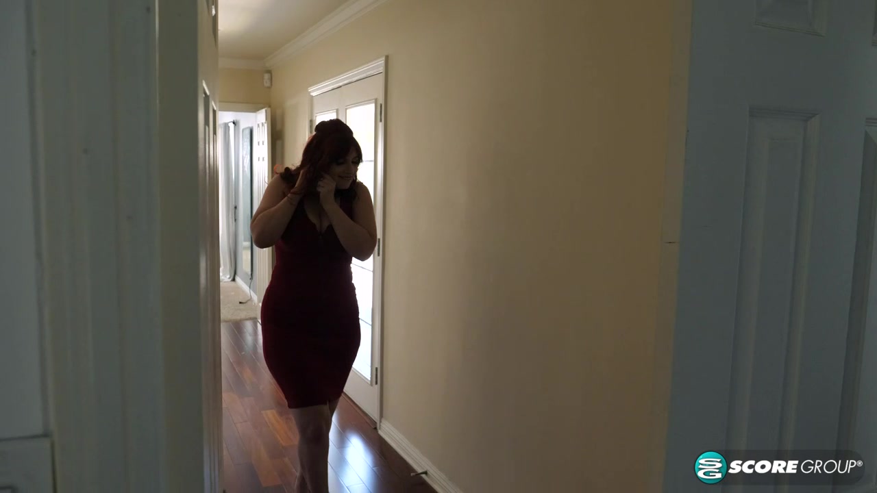 Amber Dawn wakes up her Step daughter's fiance - 40SomethingMag