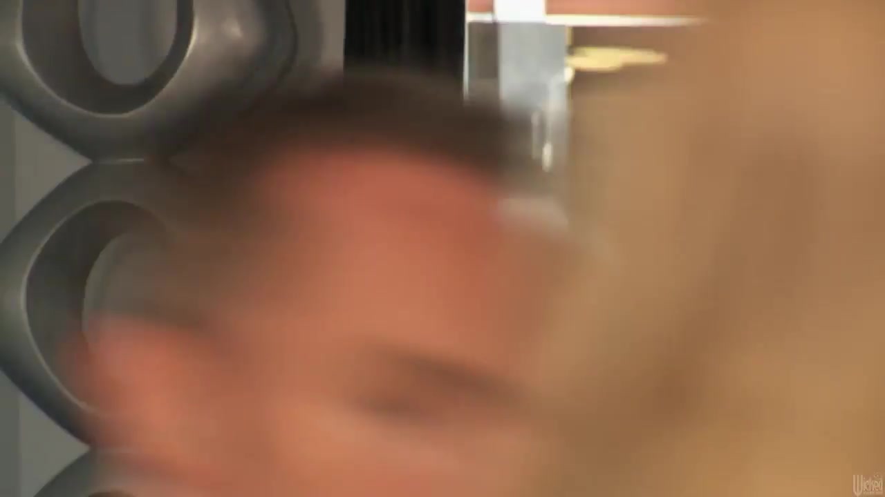 Hot ass slut Mischa Brooks does amazing blowjob