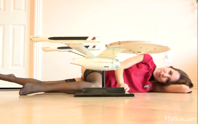 Lola Star Trek nude fun - FTVGirls