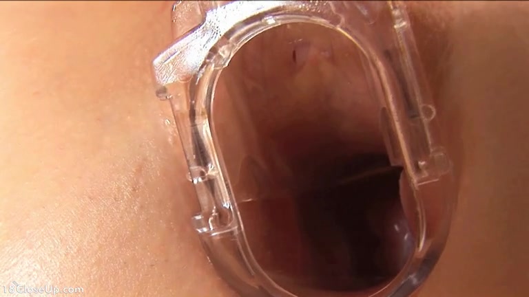 teen 18+ Spreading and Gaping her Cunt