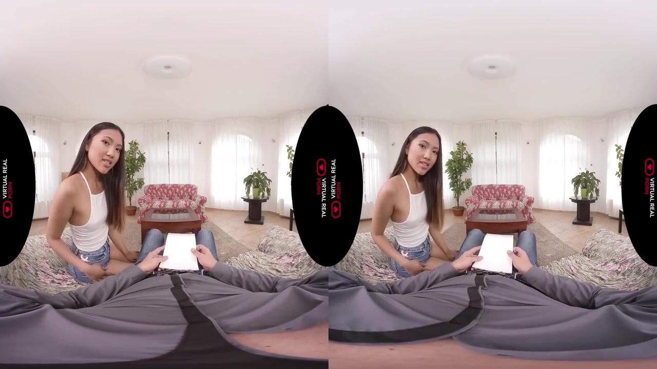 Fashion Blogger With Virtual Reality