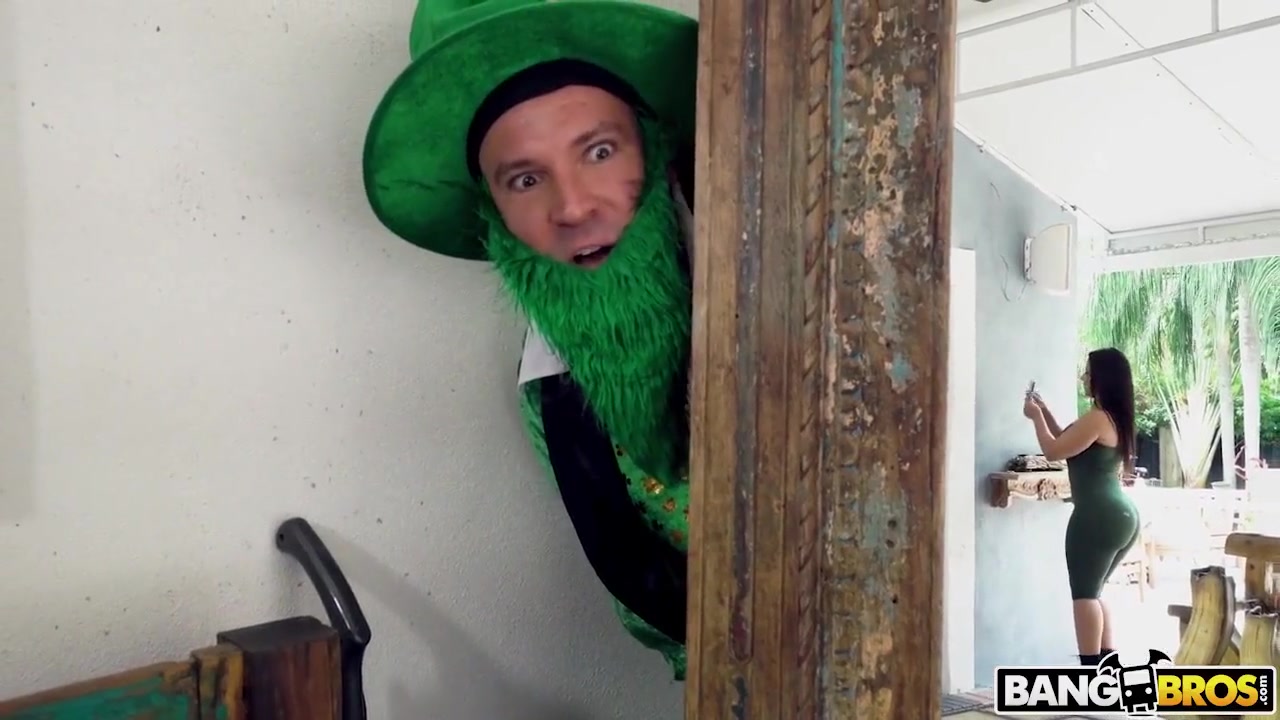 Leprechaun With Big Dick Pounds Curvy Latin With Rose Monroe And Mama Cita