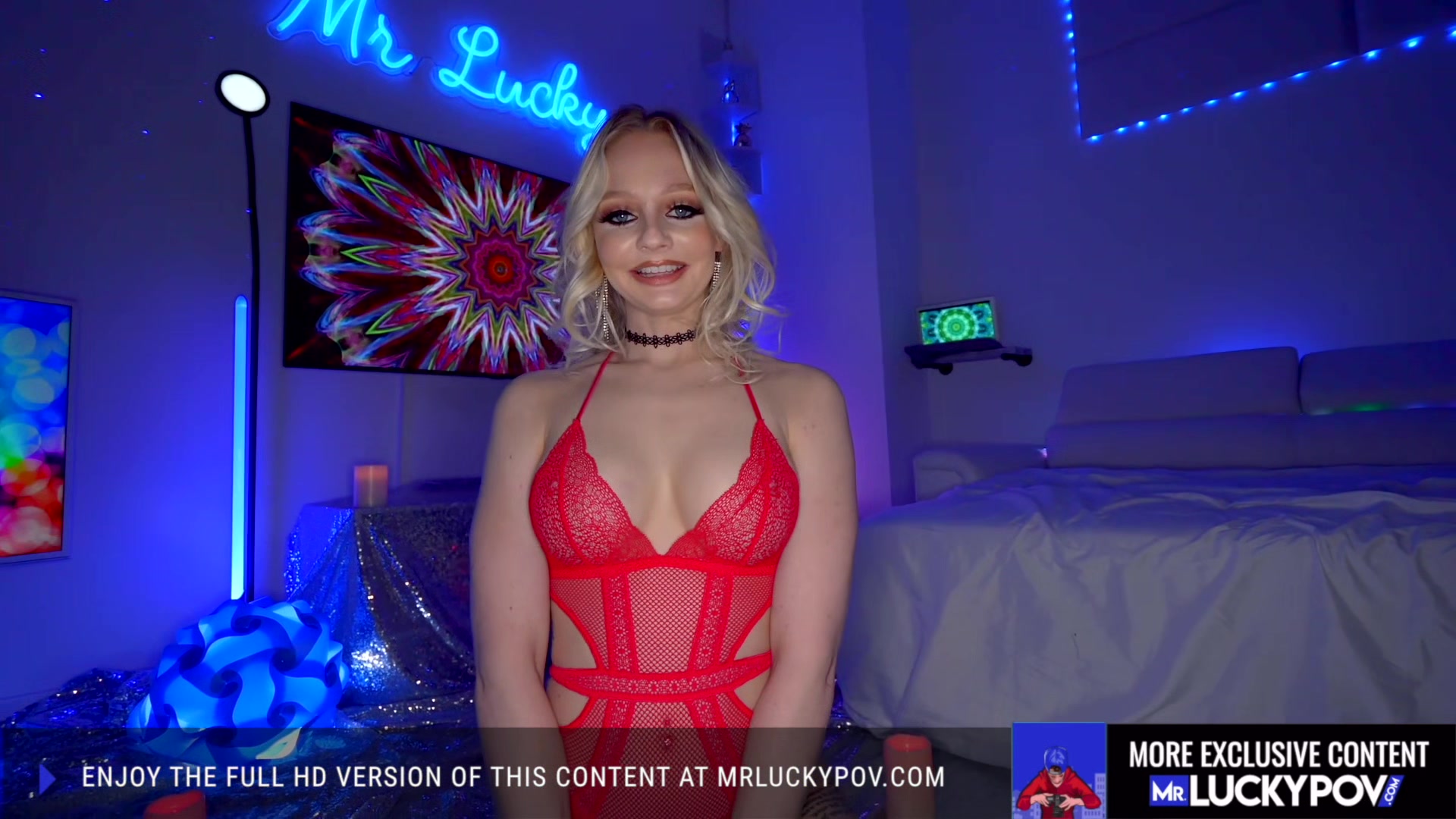 Blonde Babe With Butt Plug Gets Creampie