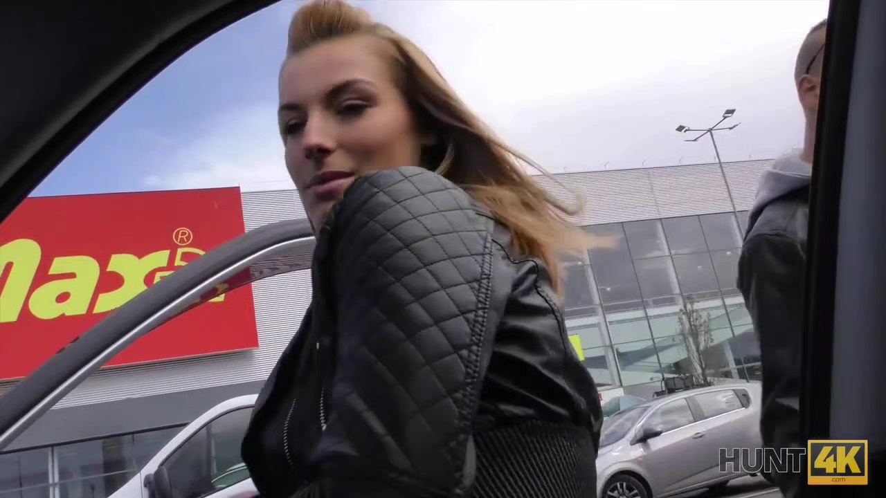 HUNT4K. Finally hunter Victoria Daniels performs successful pickup at shopping center