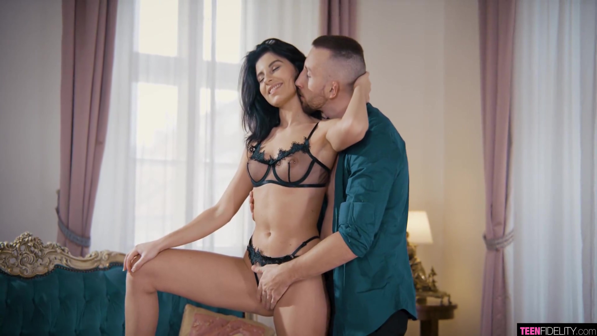 Free Premium Video Petite Gets Creampied - Lilly Bella
