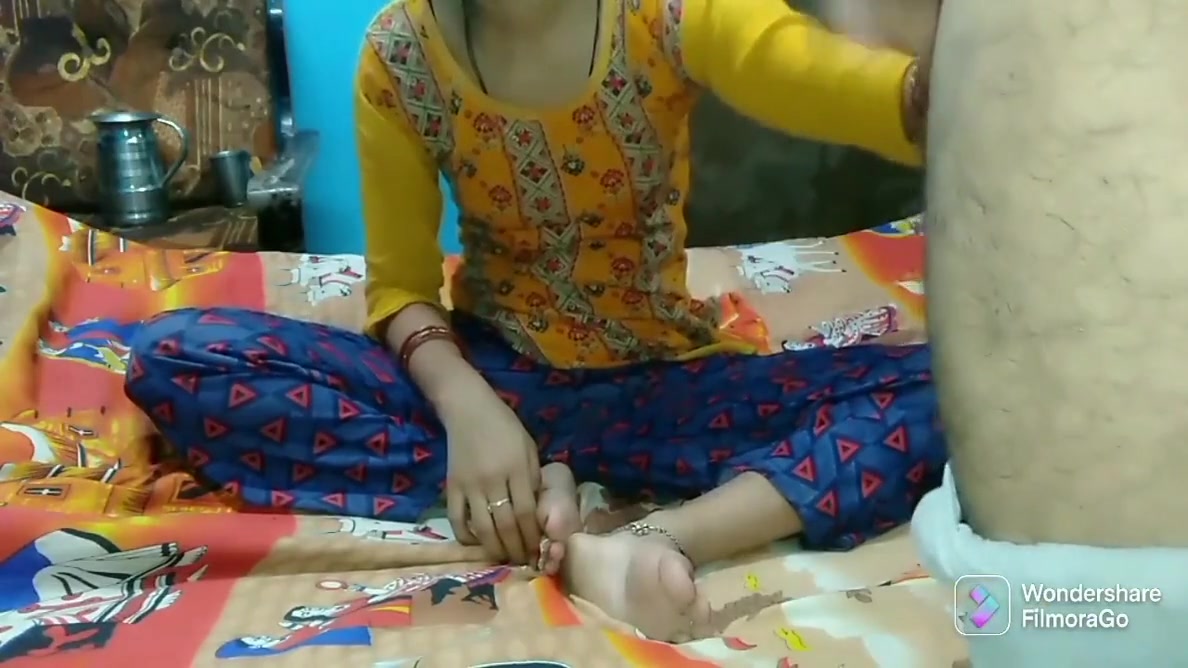 Chacha Ne Apni Bhatiji Ko Kamare Me Bulaya Aur Uski Tite Bure Ko Chodne Laga Indian Hot Girl Was Fucked By Her