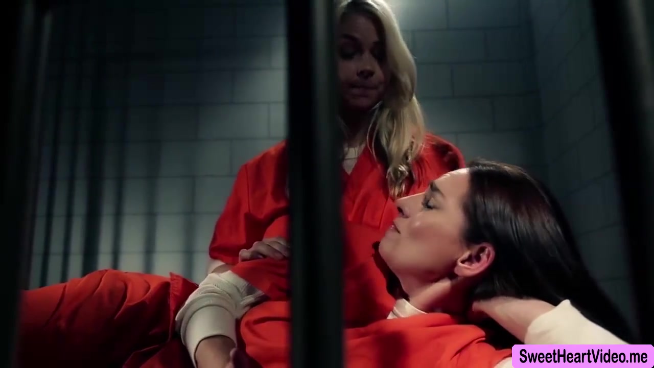 Gorgeous Prison Ladies Sarah And Mindi Goes Pussy Finge