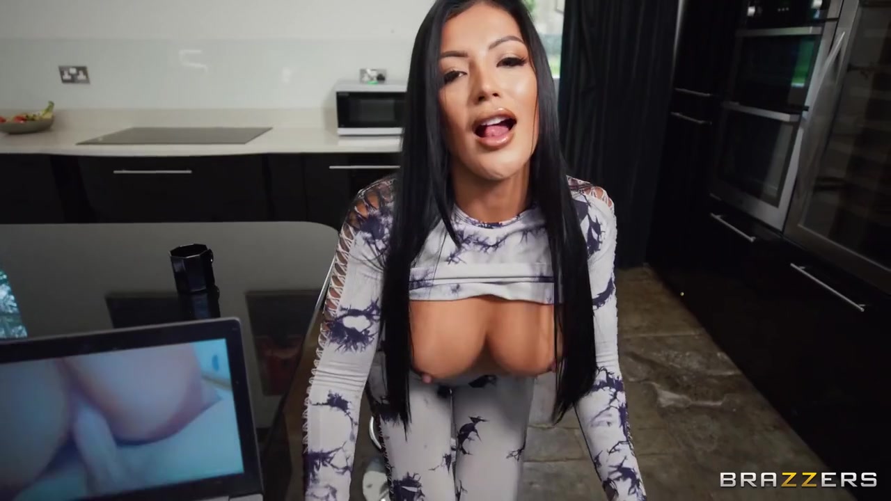 Waits For Her Gf To Leave So She Could Suck His Cock - Xander Corvus And Mariana Martix