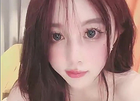 asian cutie masturbates