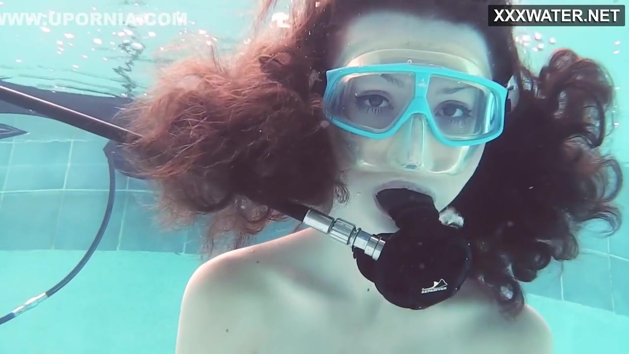 Hot Underwater Babe Emi The Mermaid