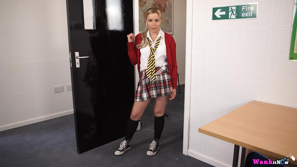 Anna Belle - Seductive student 18+ - Sexy Videos - WankitNow