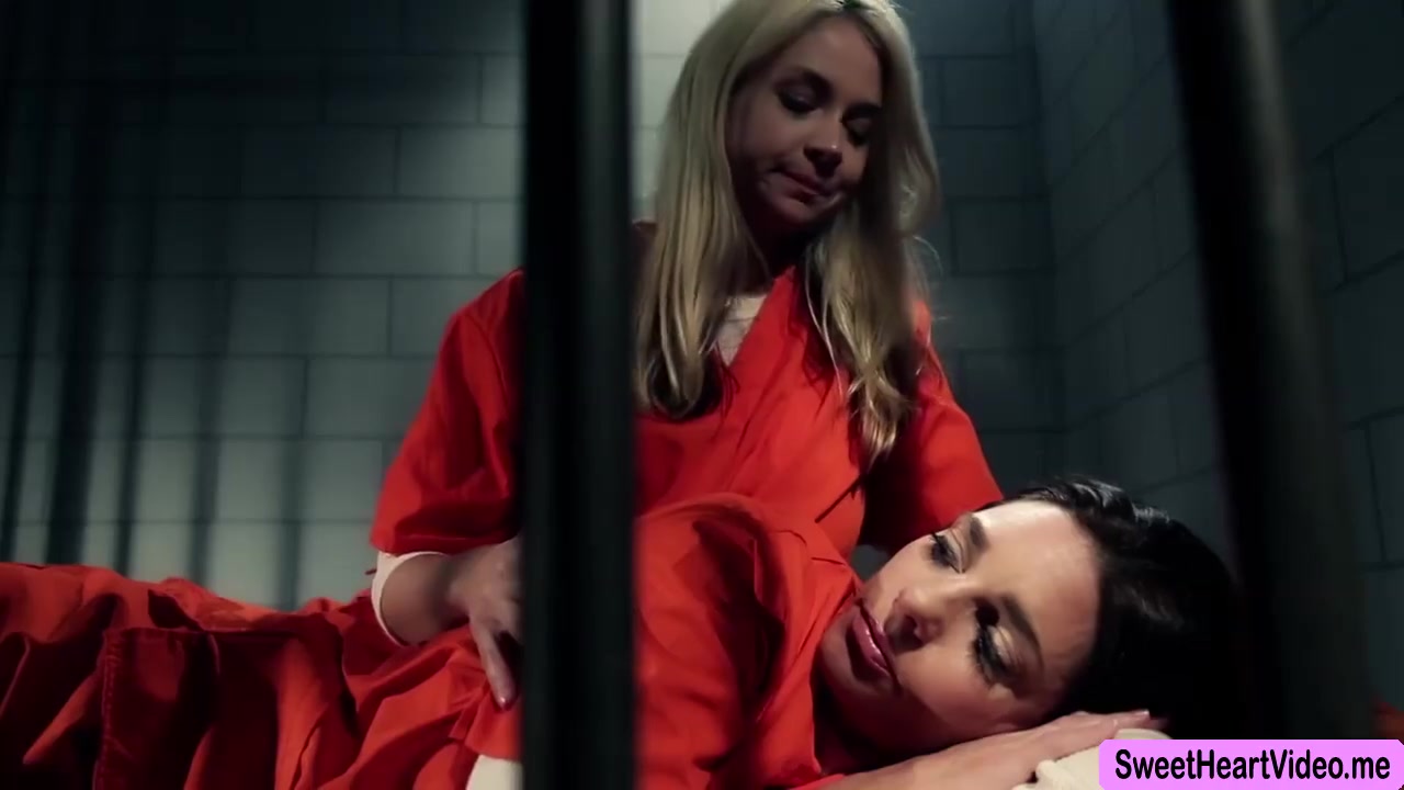 Gorgeous Prison Ladies Sarah And Mindi Goes Pussy Finge
