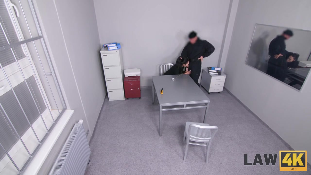 LAW4k. Young criminal finds a way out from the cage taking all clothes off