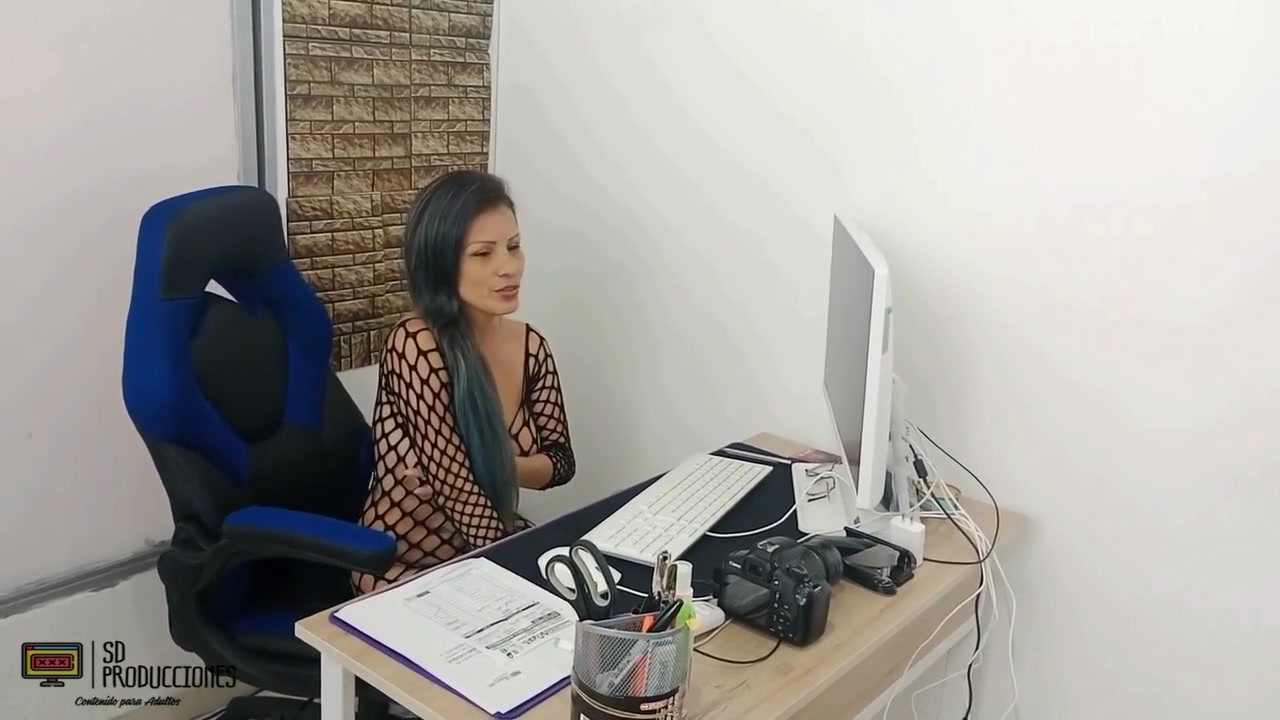 Descubro A Mi Hermanastra Haciendo Una Videollamada Caliente - Parte 1 - Porno En Espanol
