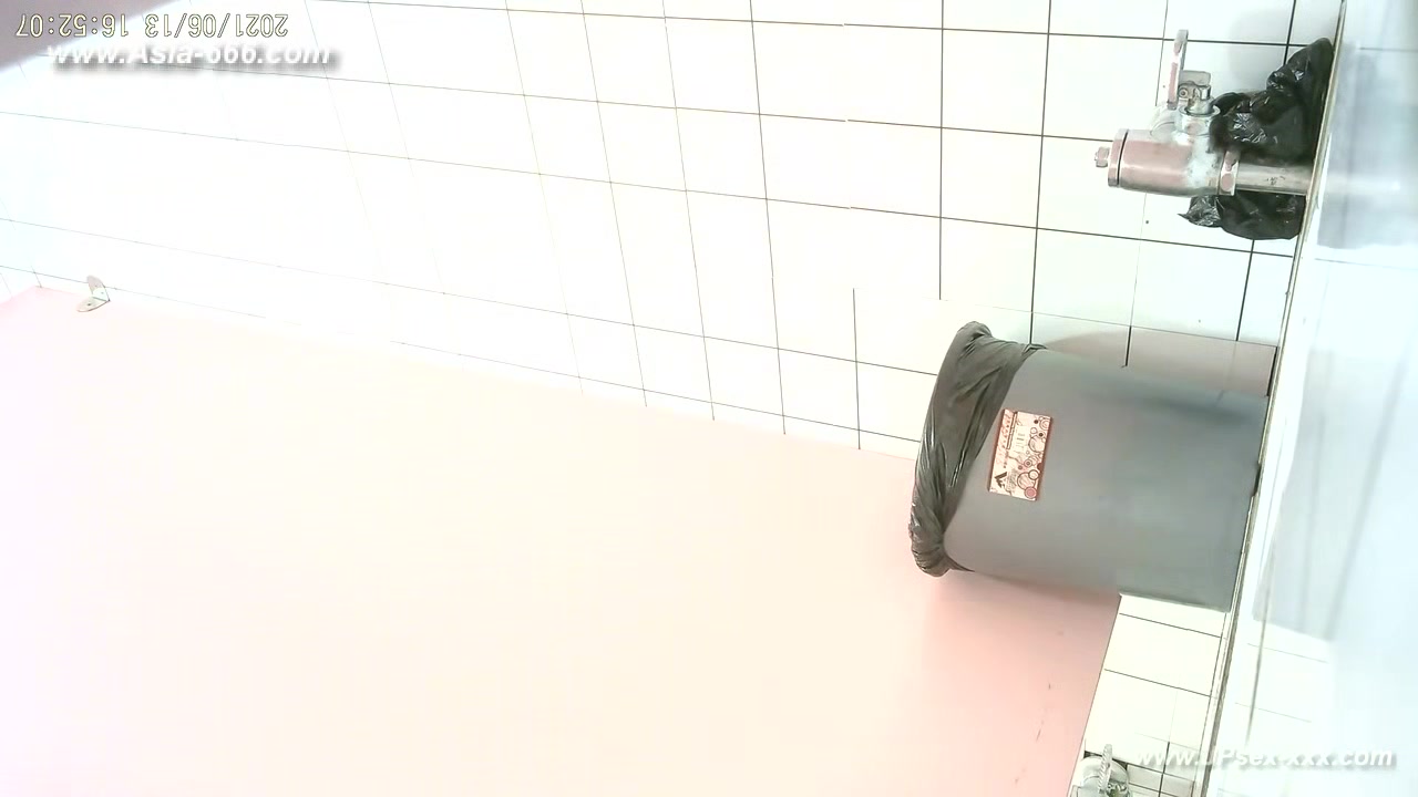 chinese girls go to toilet.290
