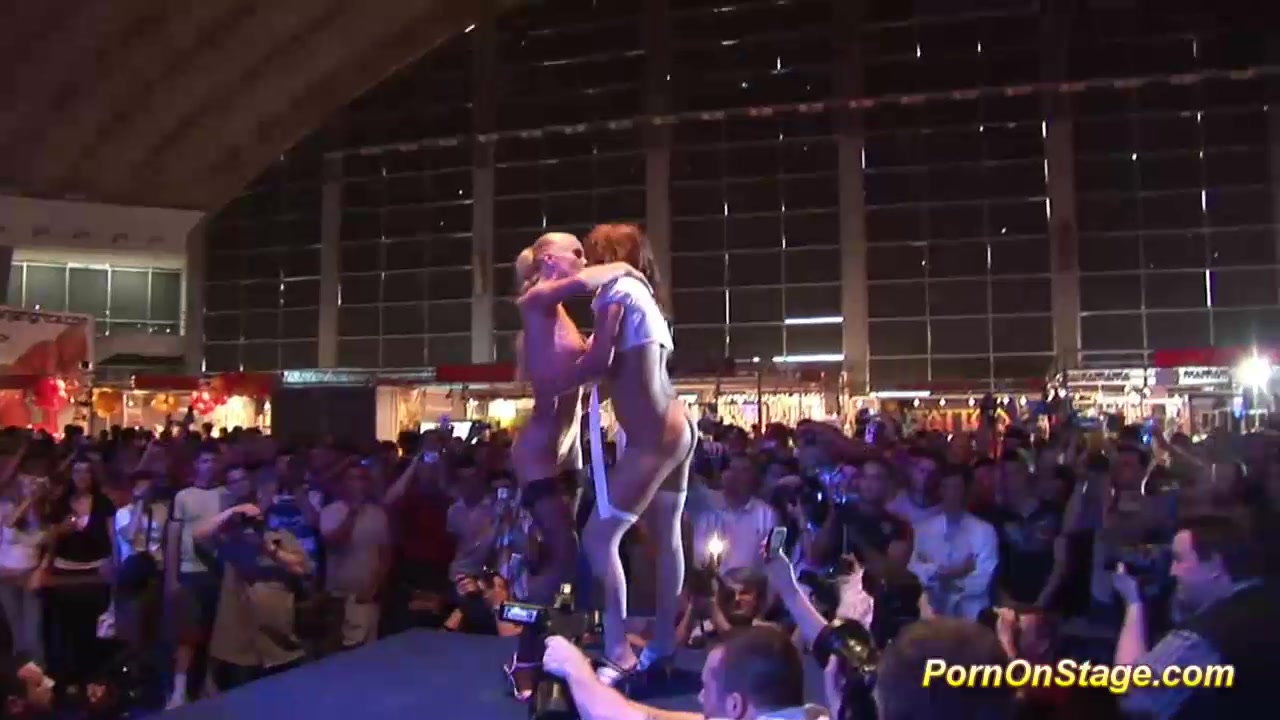 wild lesbian pornshow on stage
