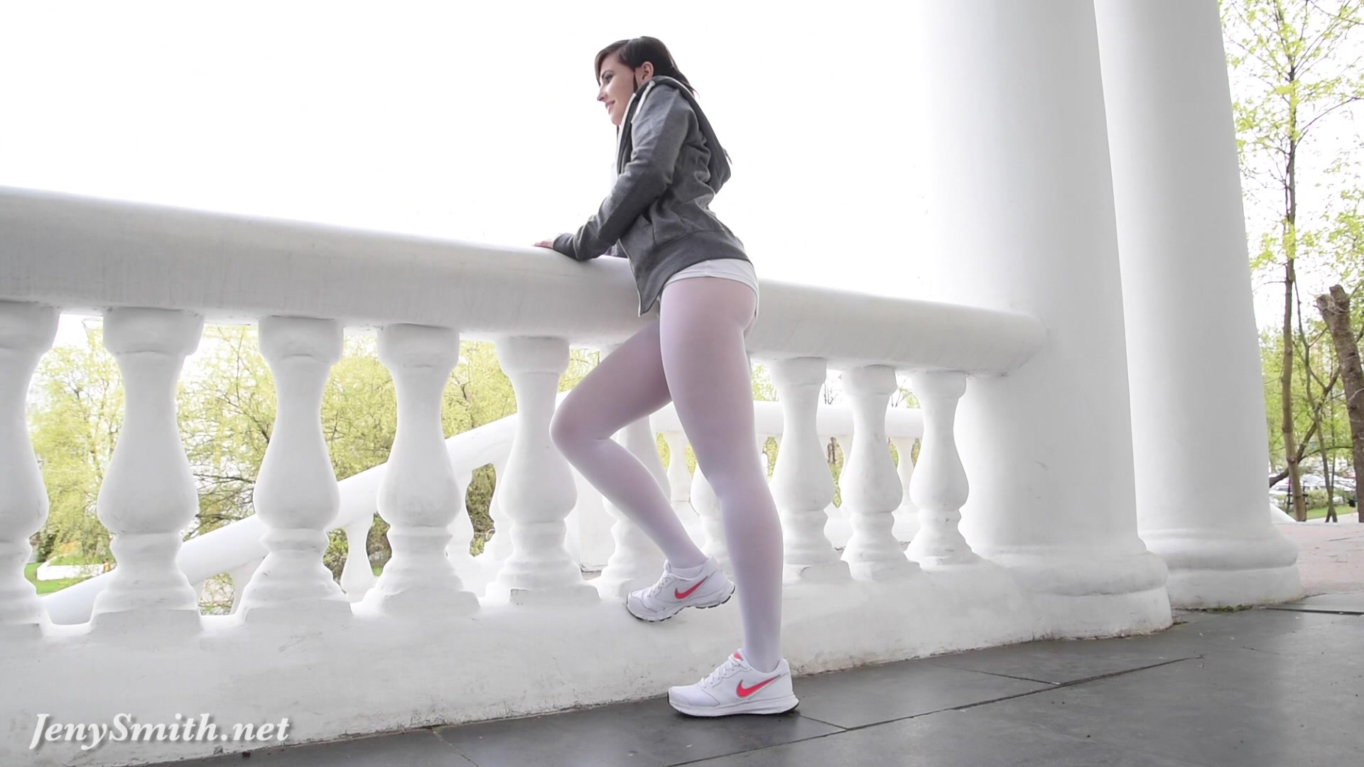 Jeny Smith - Sporty Look