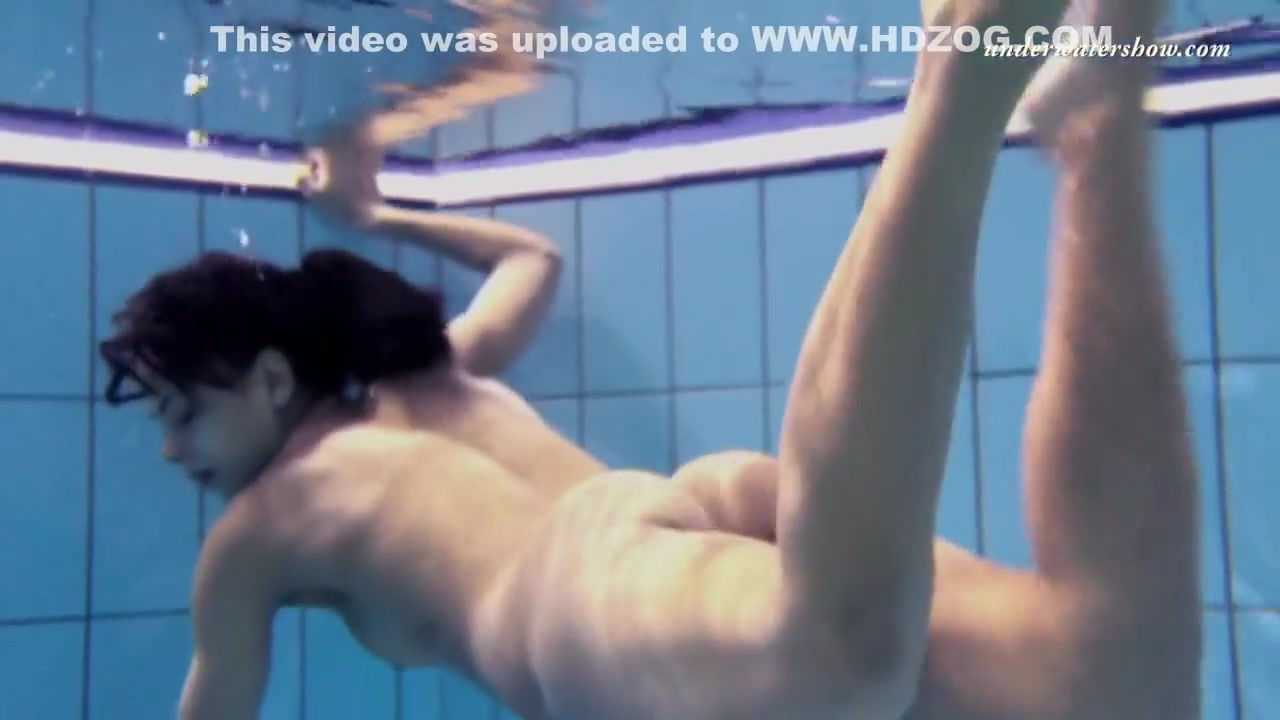 Sexy Zlata Babe Get Horny In The Pool