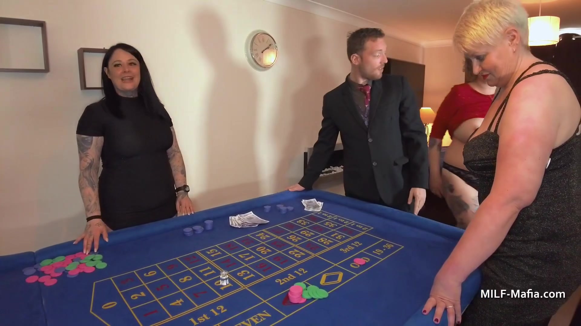 A night at the casino turns into a groupsex party