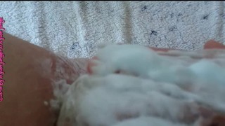 Nylonjunge wird Rasiert ** Nachbarschaftshilfe **
