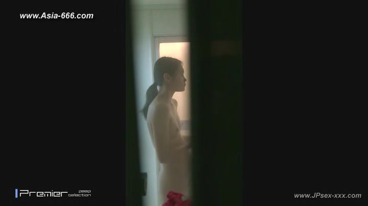 peeping chinese girls bathing.7