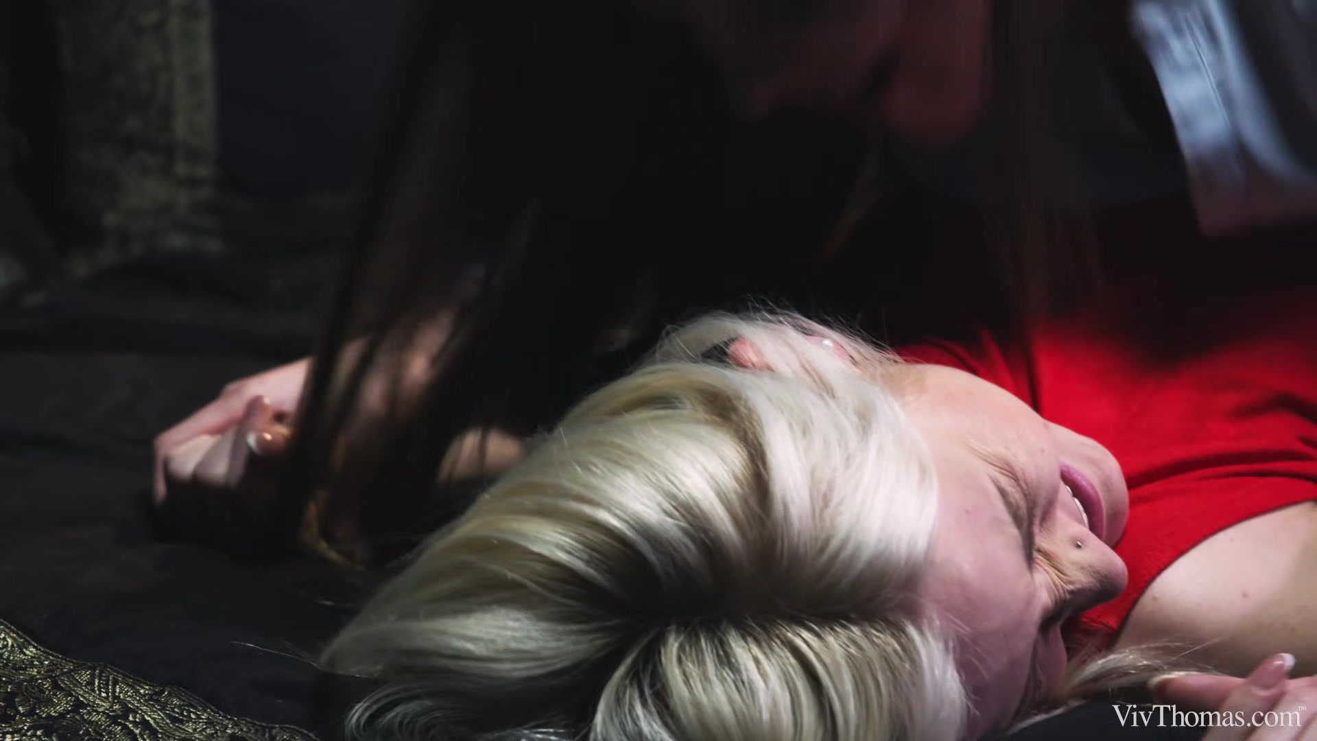 Don't Look Now - Elina De Lion & Zazie S - VivThomas