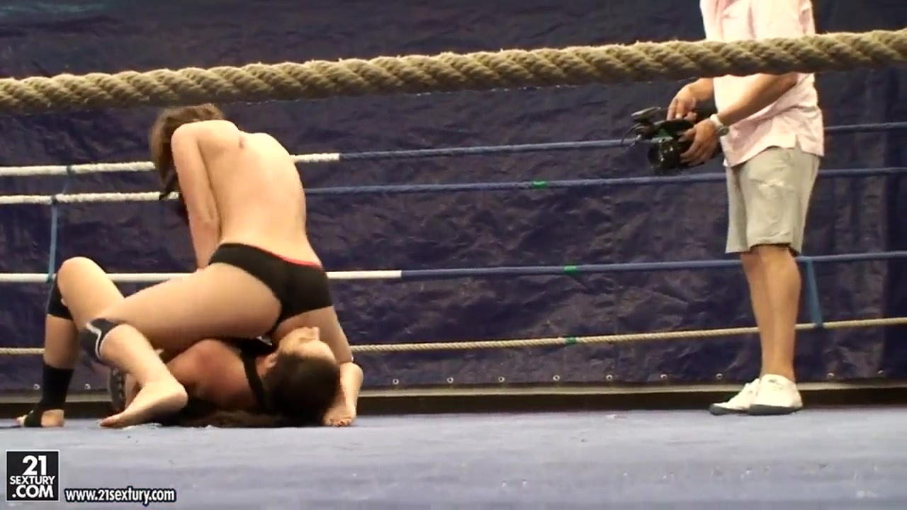 Nude fight club with Eliska Cross and Lisa Sparkle.