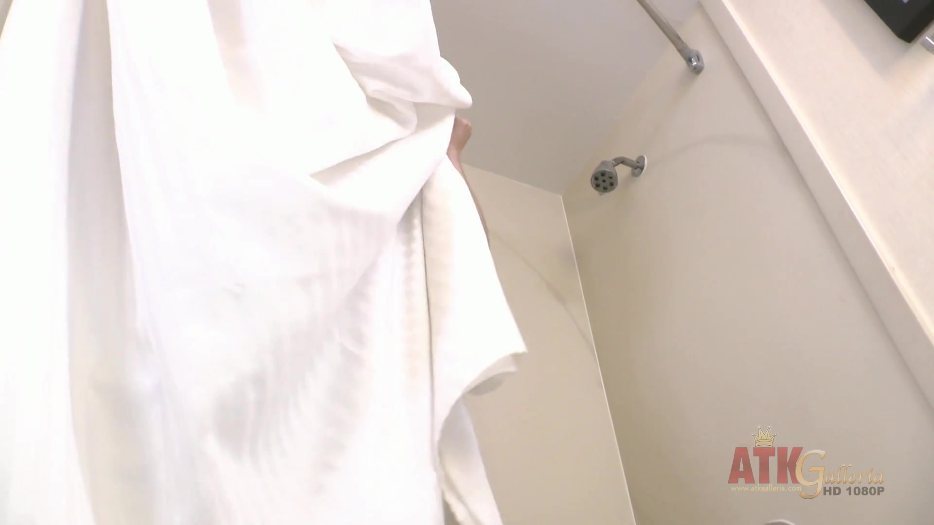 A body to admire under the shower