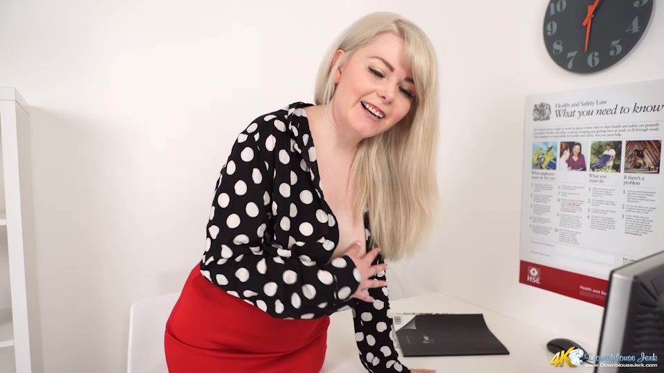 Polkadot Peeping - DownblouseJerk