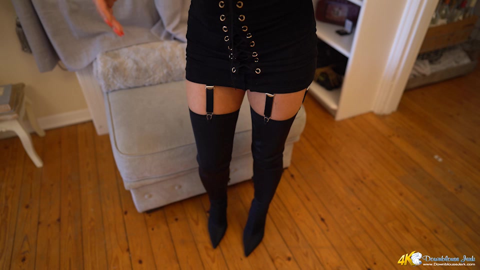 Flirty Favours - DownblouseJerk
