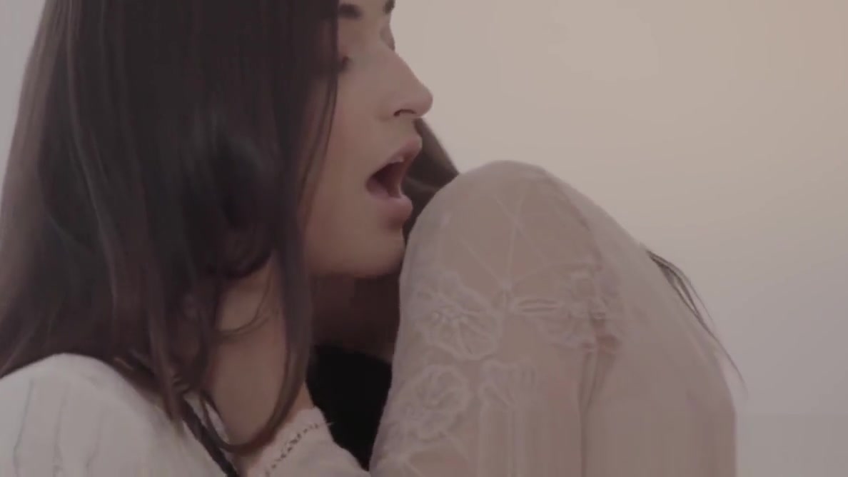 Lesbian teen 18+ Emily Willis scissoring with stepsister