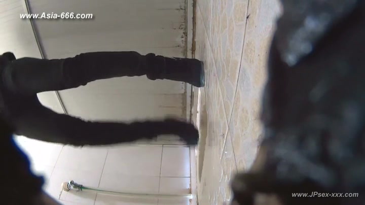 chinese girls go to toilet.74