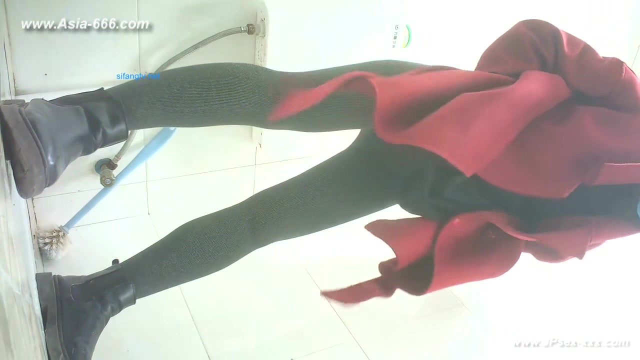 chinese girls go to toilet.***