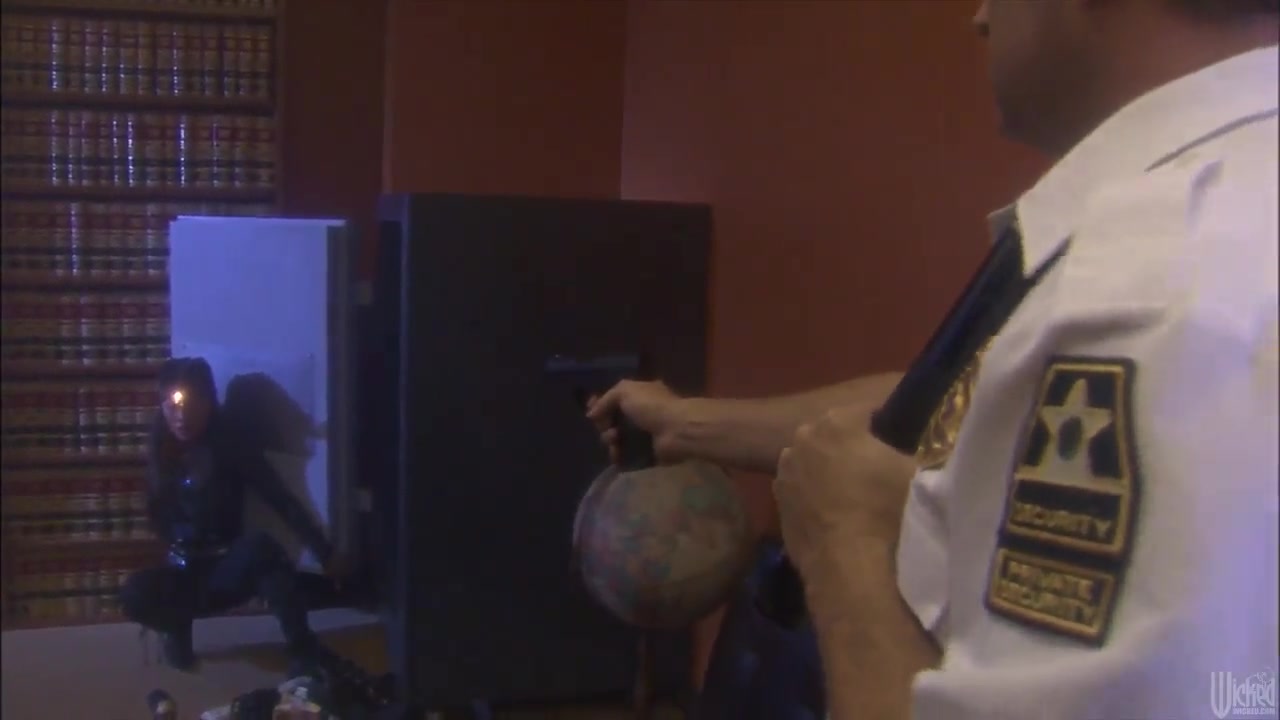 Bad girl Kaylani Lei seduced the policeman