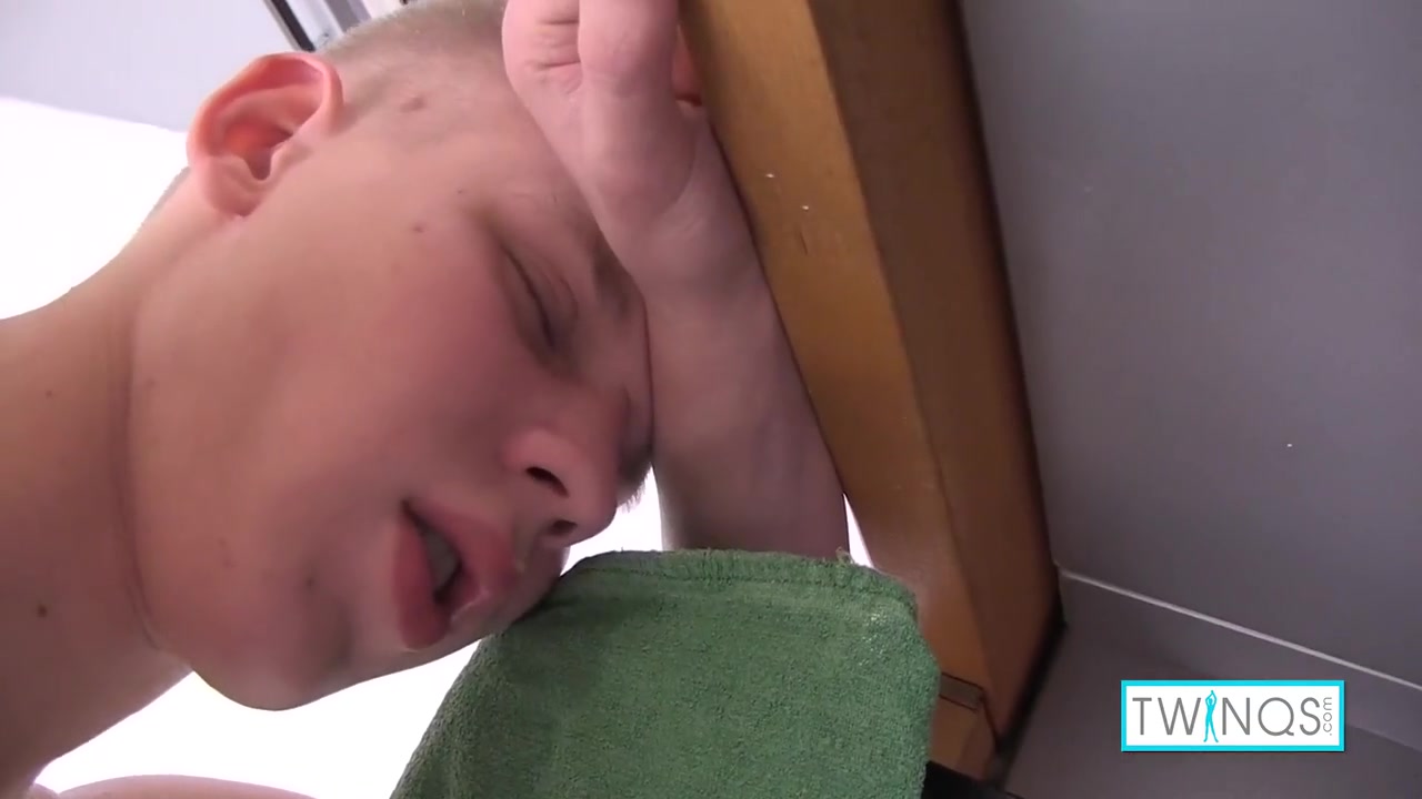 The Most Adorable Blonde Twink Matthew Cums On Himself In Solo Clip!