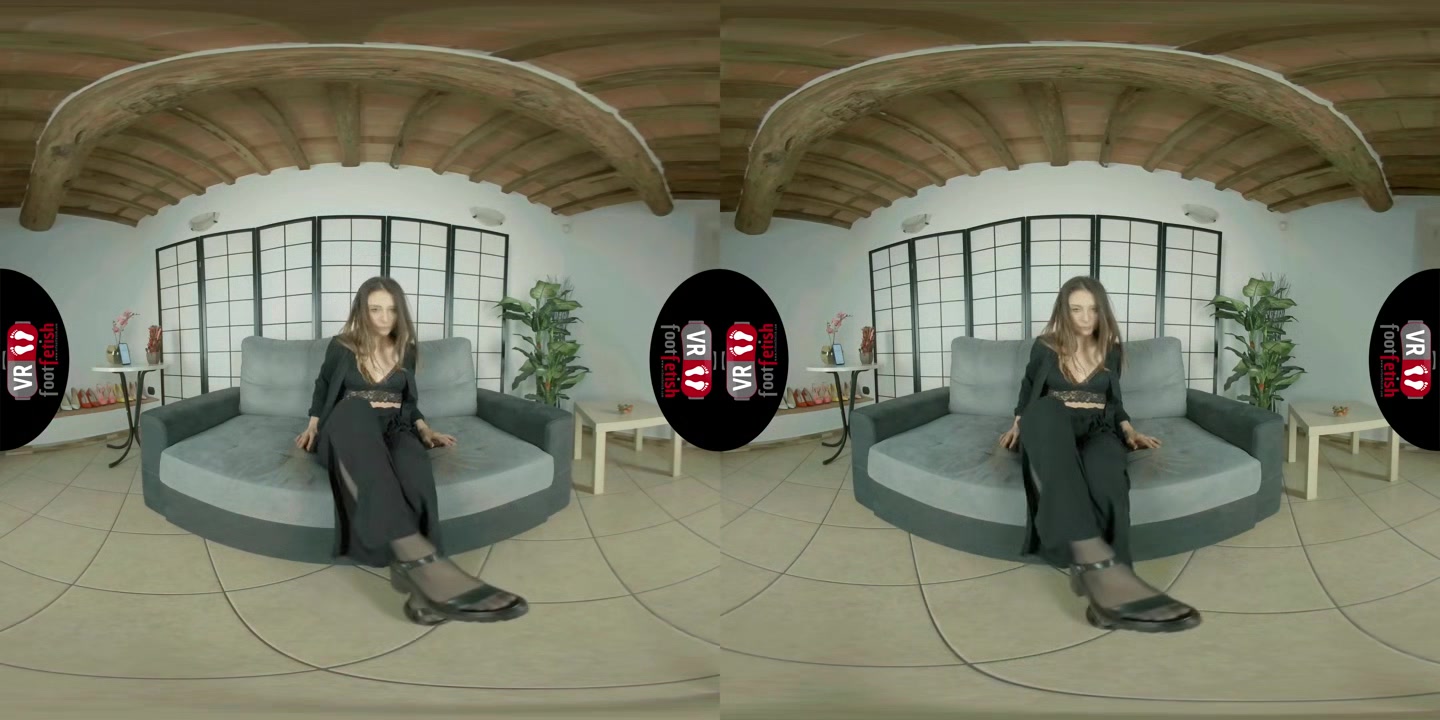 Beautiful babe Violet Loves Eating Strawberries And Massaging Her Sexy Feet In Nylons In VR - VRFootFetish