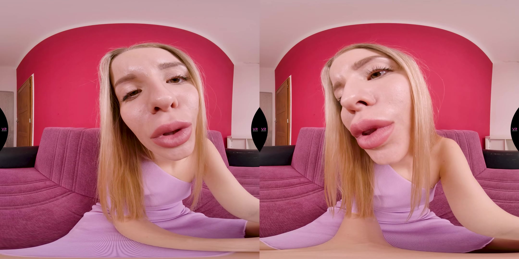 Blonde Cutie Shows Her Best - VRSexperts
