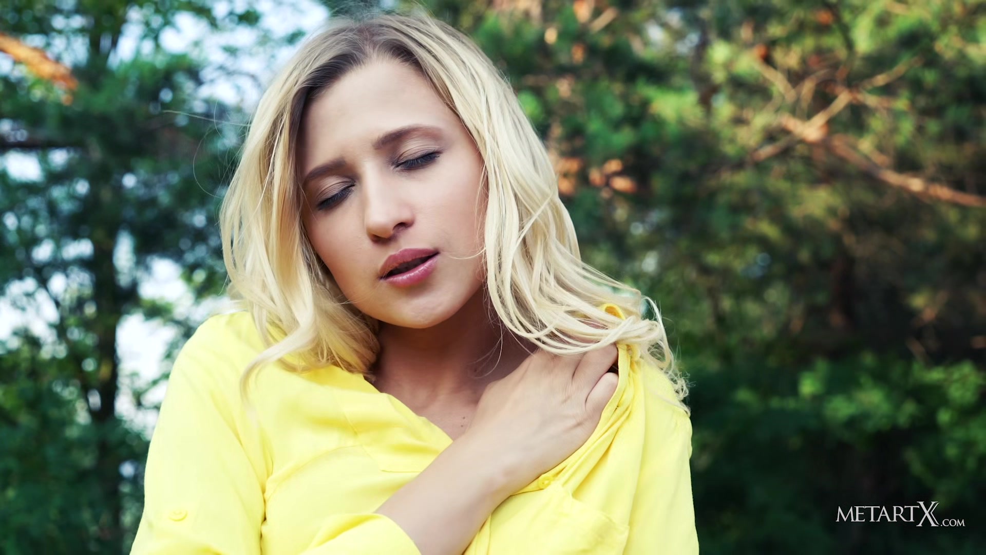 Windy Girl - Lisa Dawn - MetartX