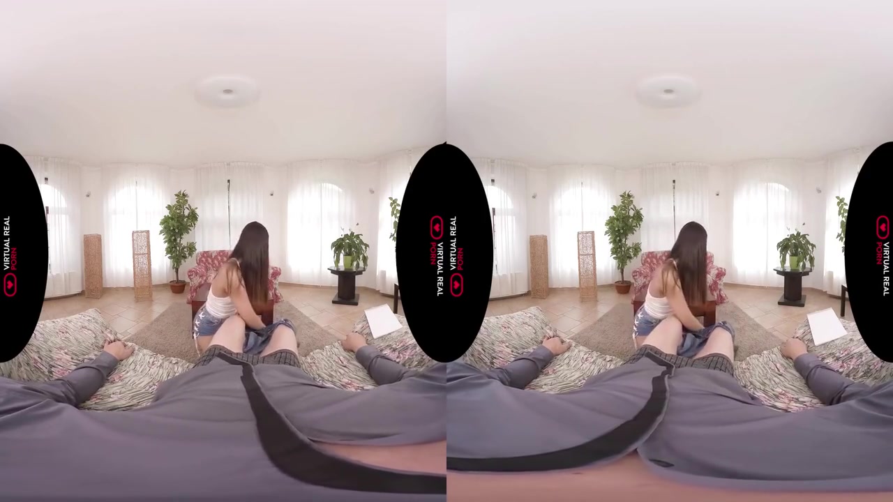 Fashion Blogger With Virtual Reality